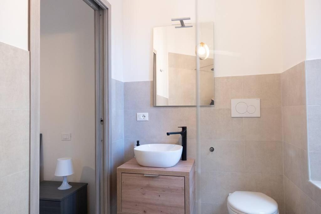 Private Room: The Port Apartment Scirocco リヴォルノ エクステリア 写真
