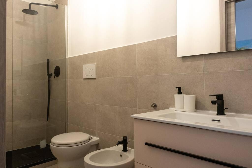 Private Room: The Port Apartment Scirocco リヴォルノ エクステリア 写真